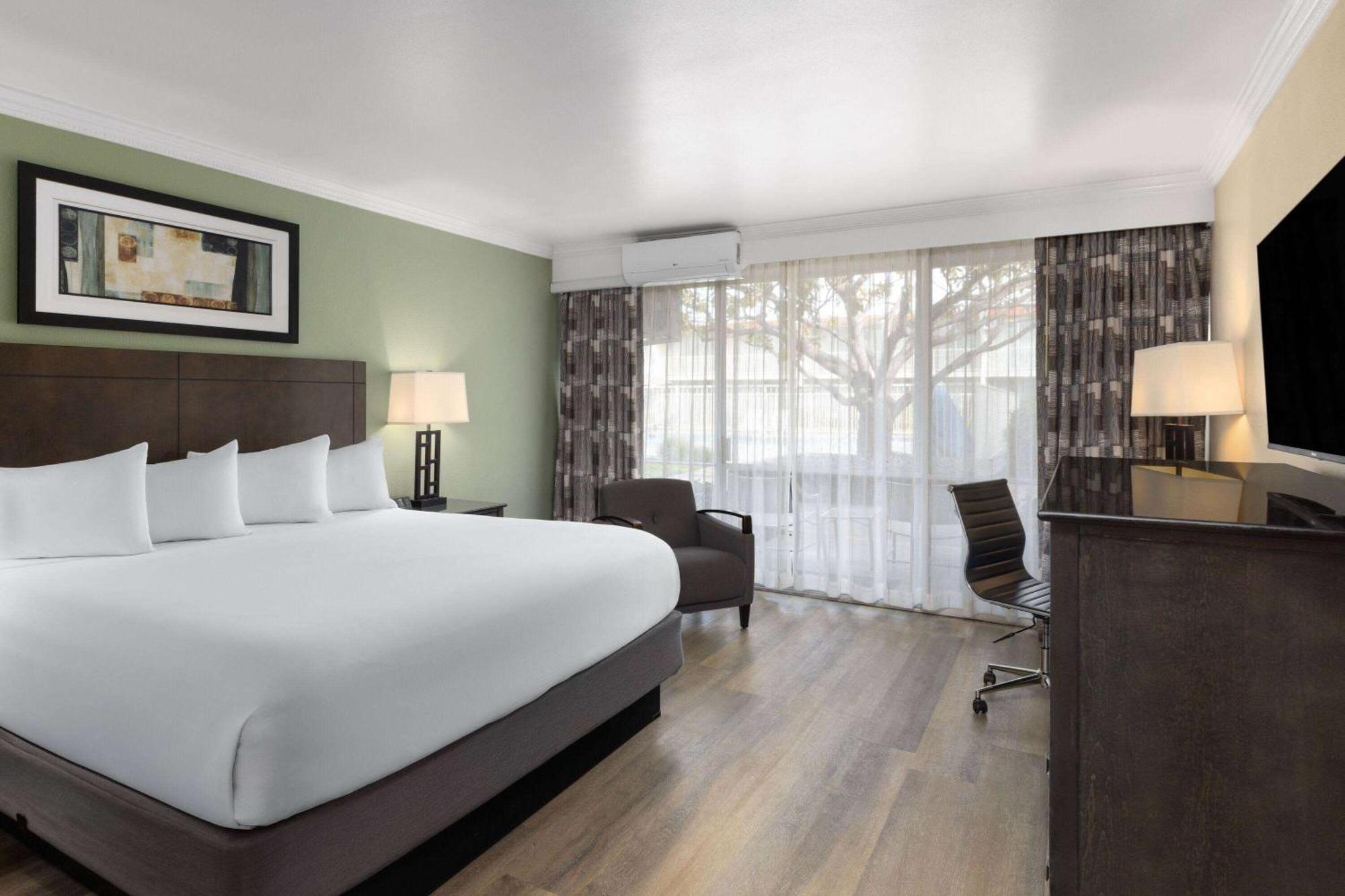 Travelodge By Wyndham Monterey Bay Eksteriør bilde